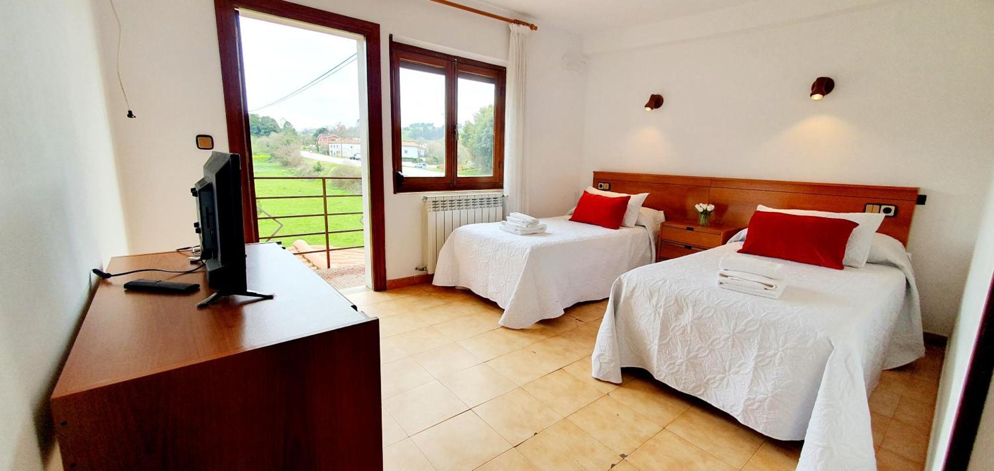 Hotel Sidreria La Casa Abajo La Franca Esterno foto