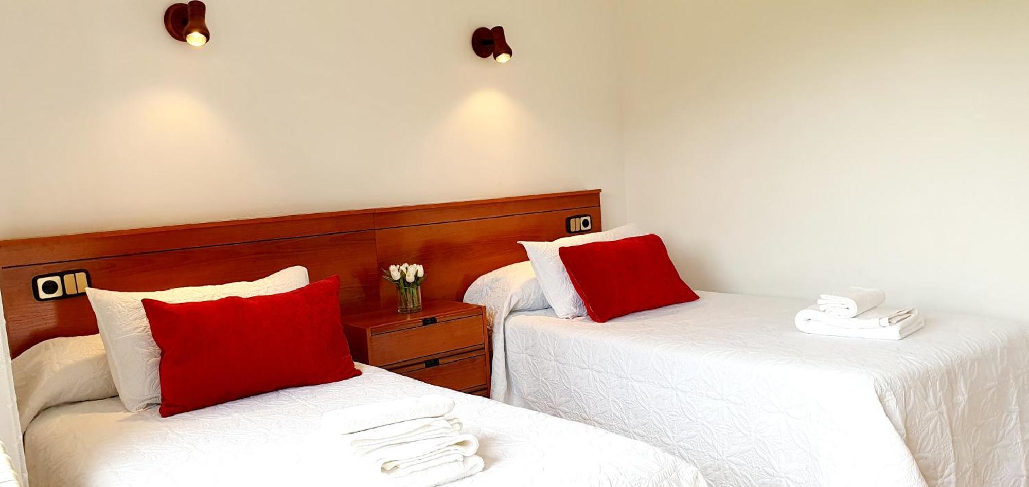 Hotel Sidreria La Casa Abajo La Franca Esterno foto
