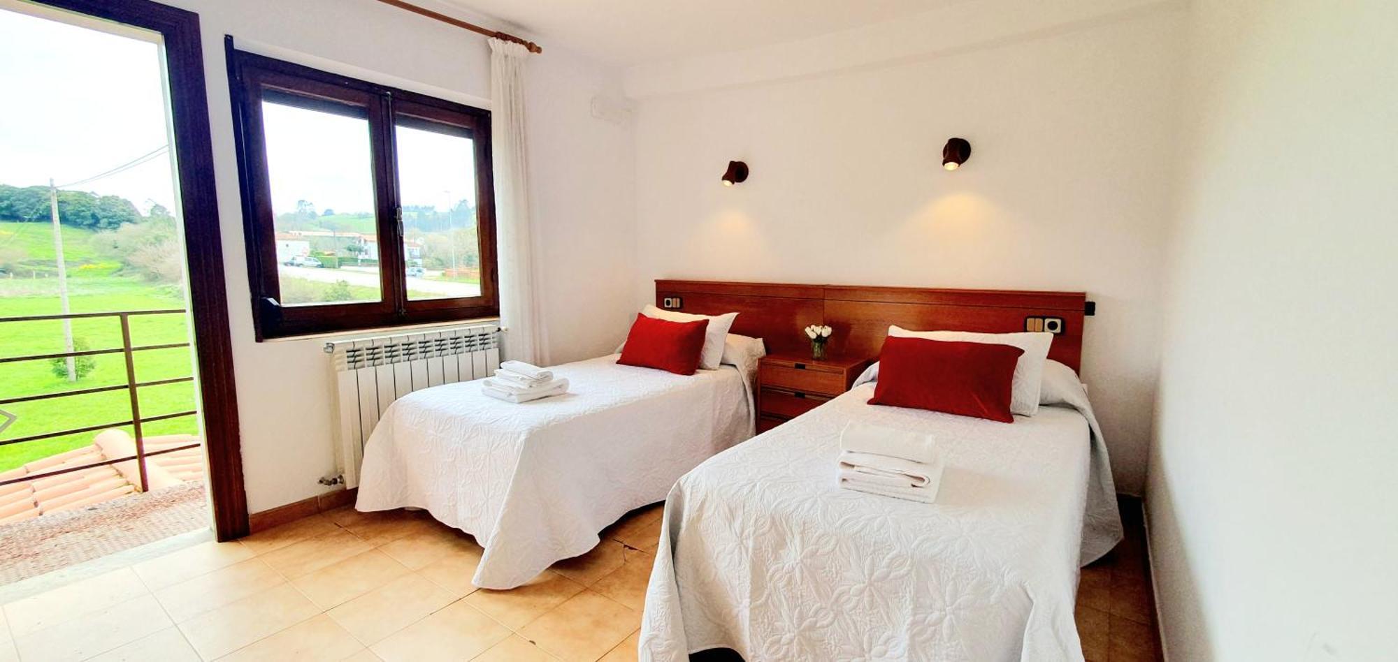 Hotel Sidreria La Casa Abajo La Franca Esterno foto